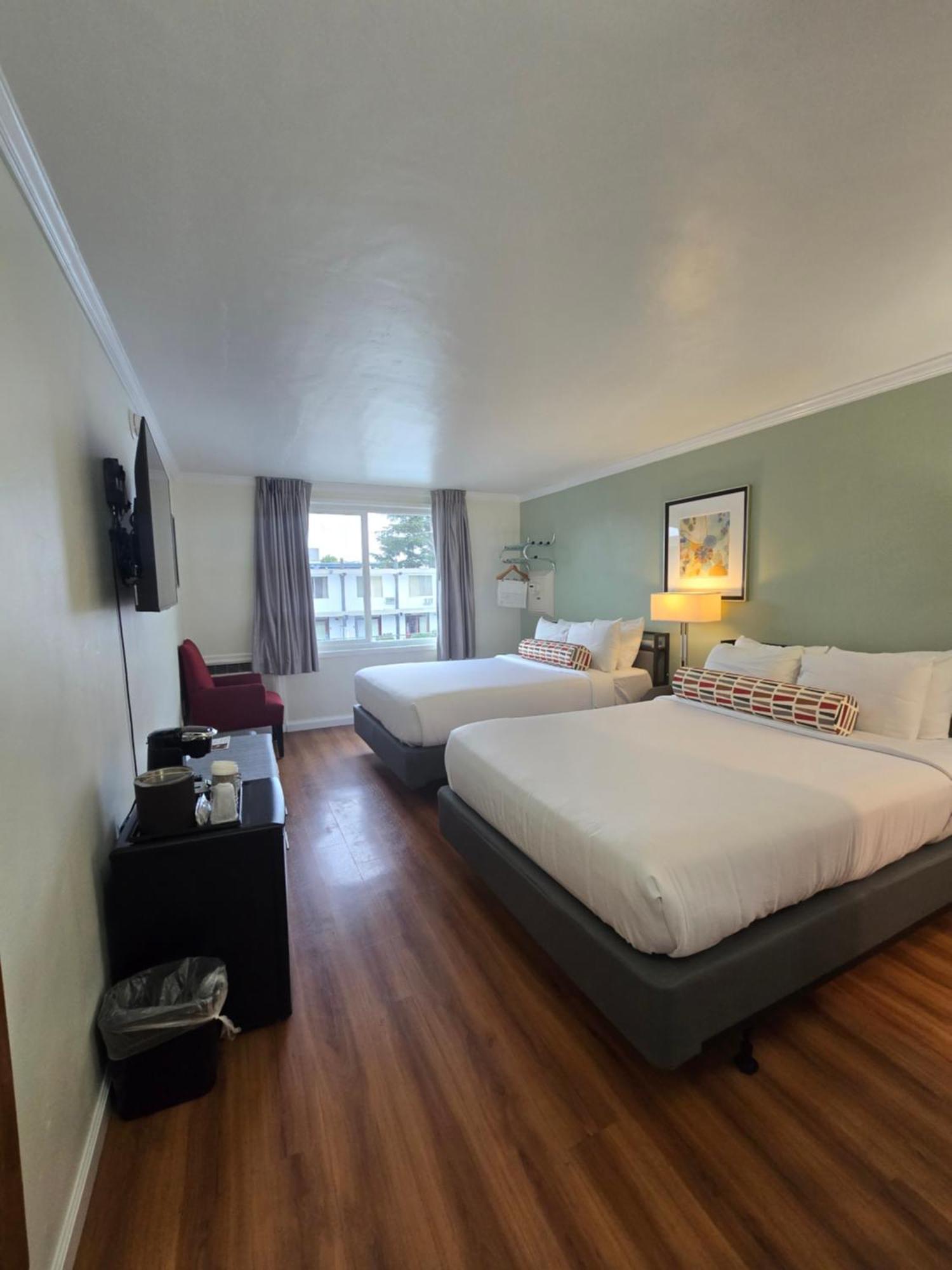 ألاميدا Marina Village Inn المظهر الخارجي الصورة